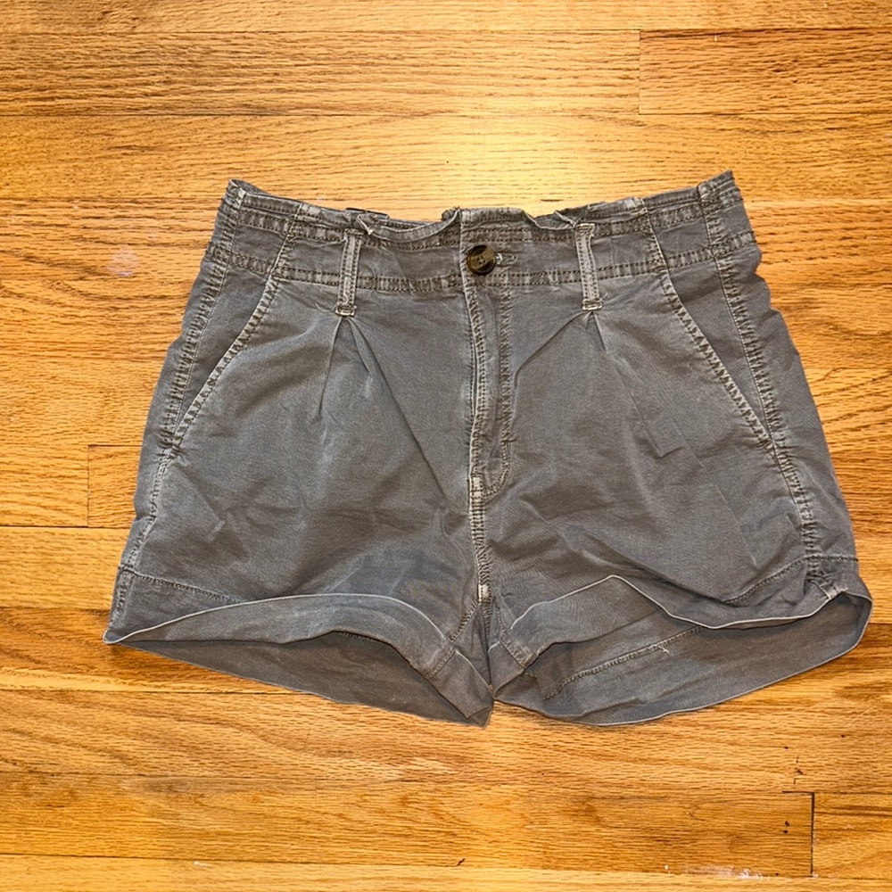 Army colored cargo shorts